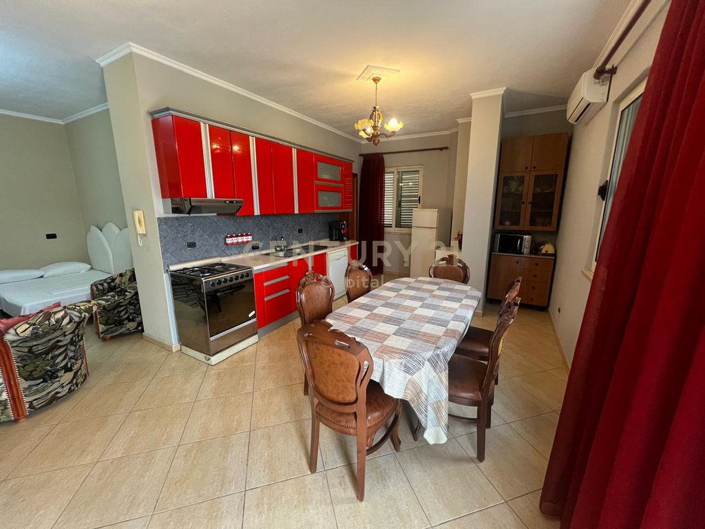 Apartament 120m2 dhe 300m2 verandë!
