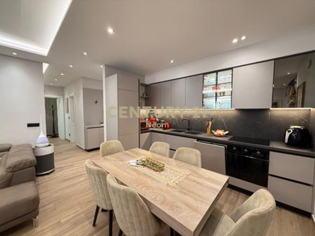 JEPET ME QIRA APARTAMENT MODERN 2+1+2 POST PARKIMI  NE REZIDENCEN SOFIA  - TEG!