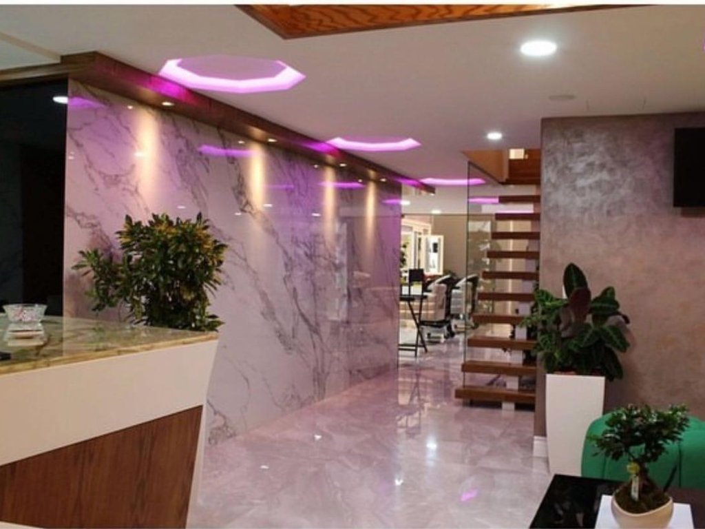 Pranë SPAK-ut | Shitet Ambient Duplex 330,000 € + Biznes! Totalisht i Mobiluar për Estetikë & Parukeri!