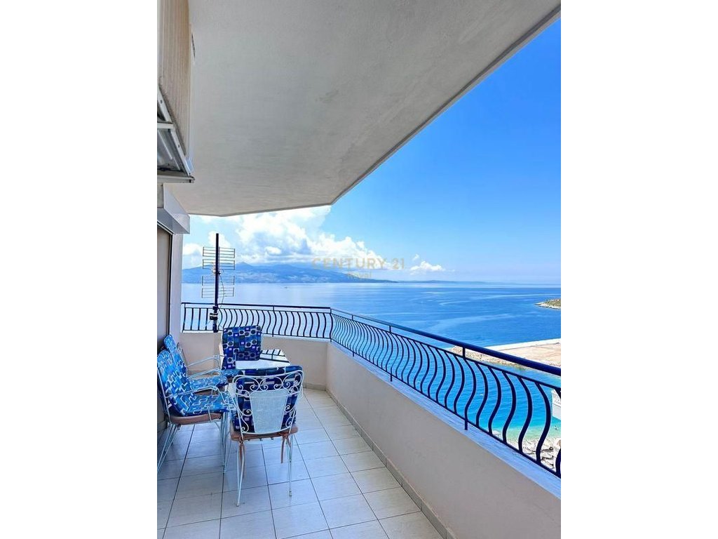 Shitet apartament 3+1+2  prane Saranda Palace