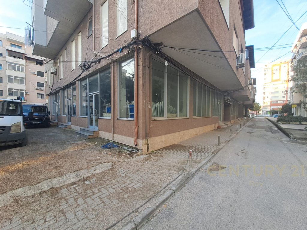 Hapësirë multifunksionale  Për Shitje në Plazh, Durrës 50m Distance nga Deti.