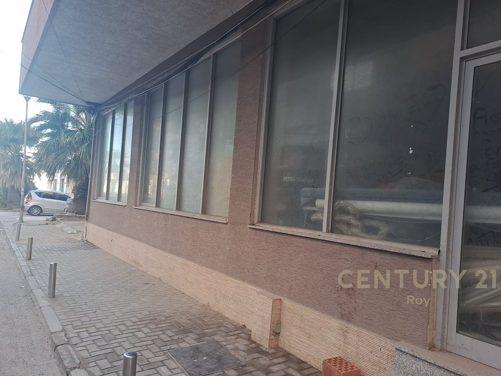 Hapësirë multifunksionale  Për Shitje në Plazh, Durrës 50m Distance nga Deti.