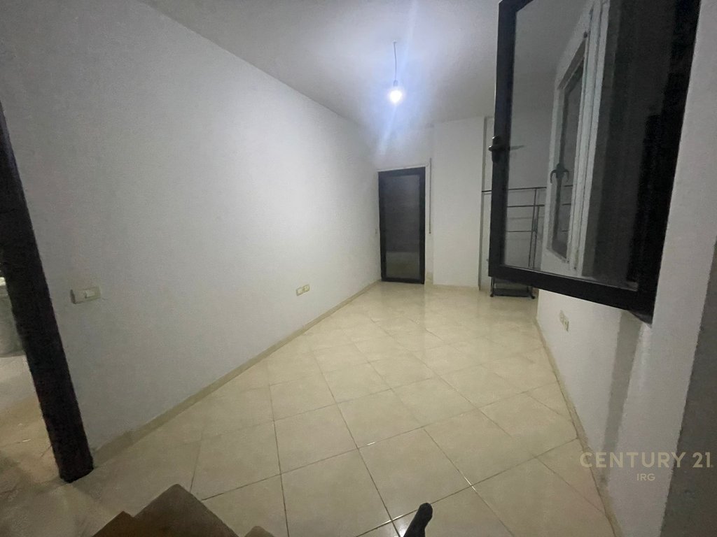Shitet apartament 2+1 ne Astir!


-