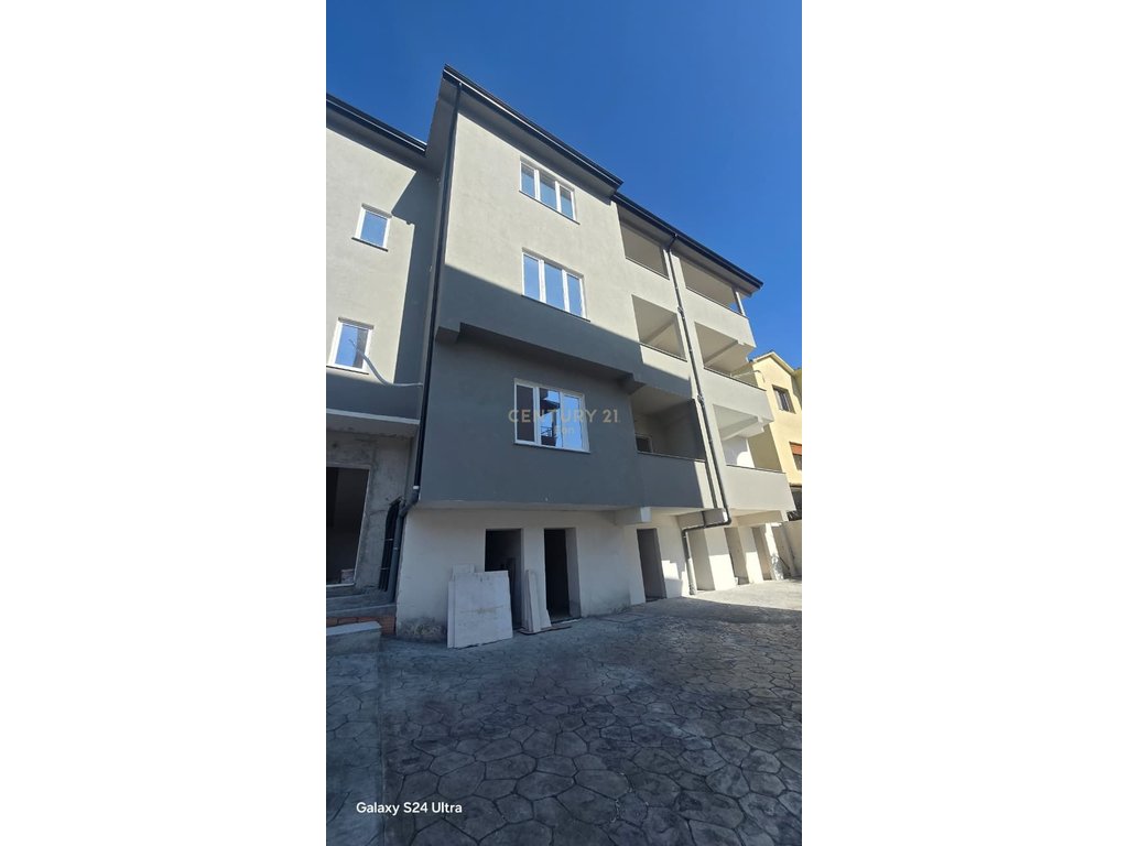 Apartament 3+1 në Shitje në Durrës me Post Parkimi dhe Depo !