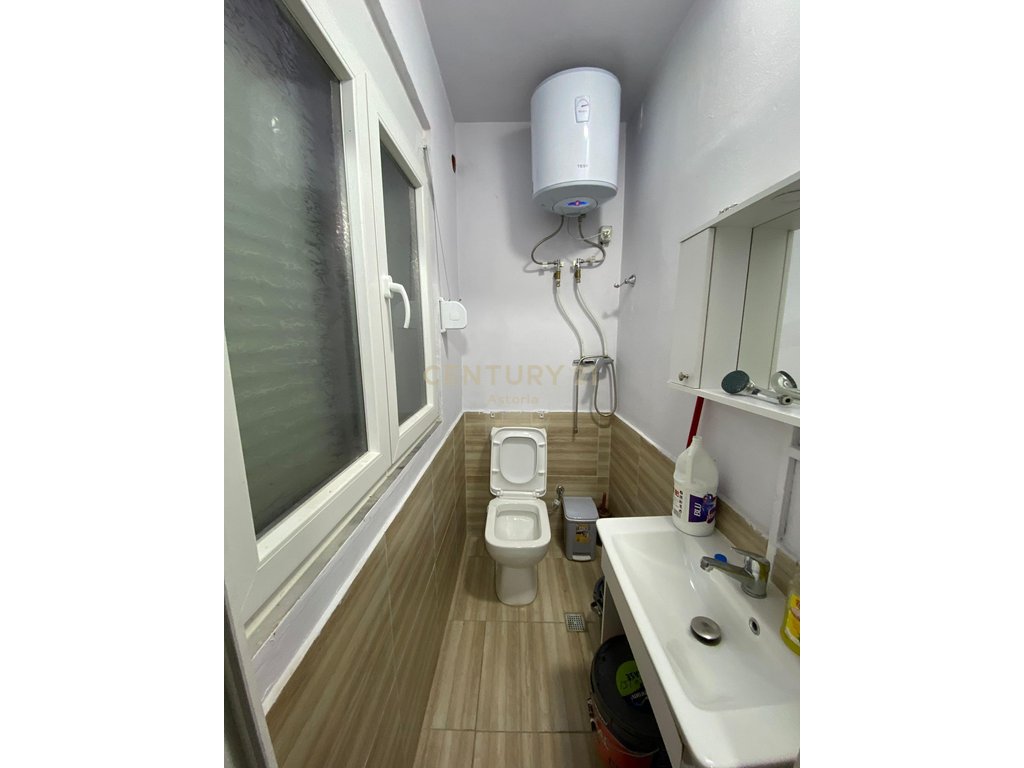 SHITET AMBIENT BIZNESI NE RRUGE KRYESORE