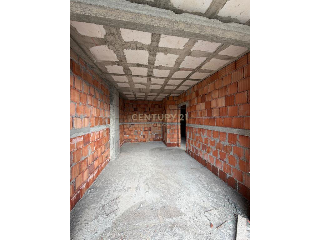 Shitet Apartament 1+1 Ndertim i Ri ne Golem!