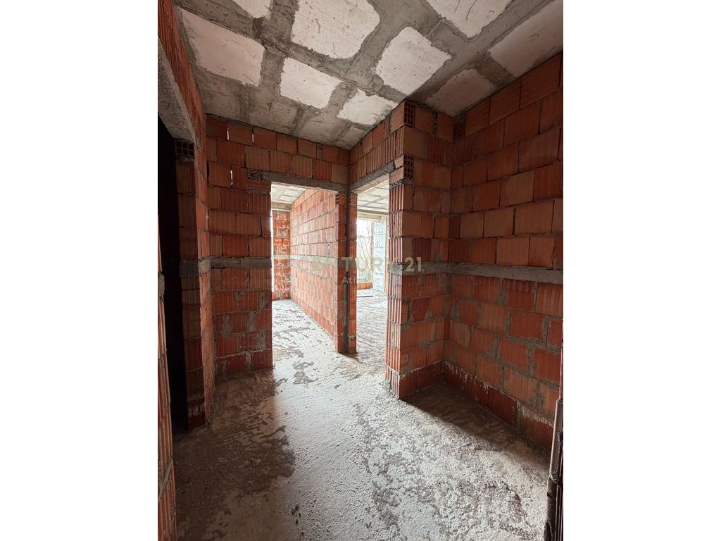 Shitet Apartament 1+1 Ndertim i Ri ne Golem!