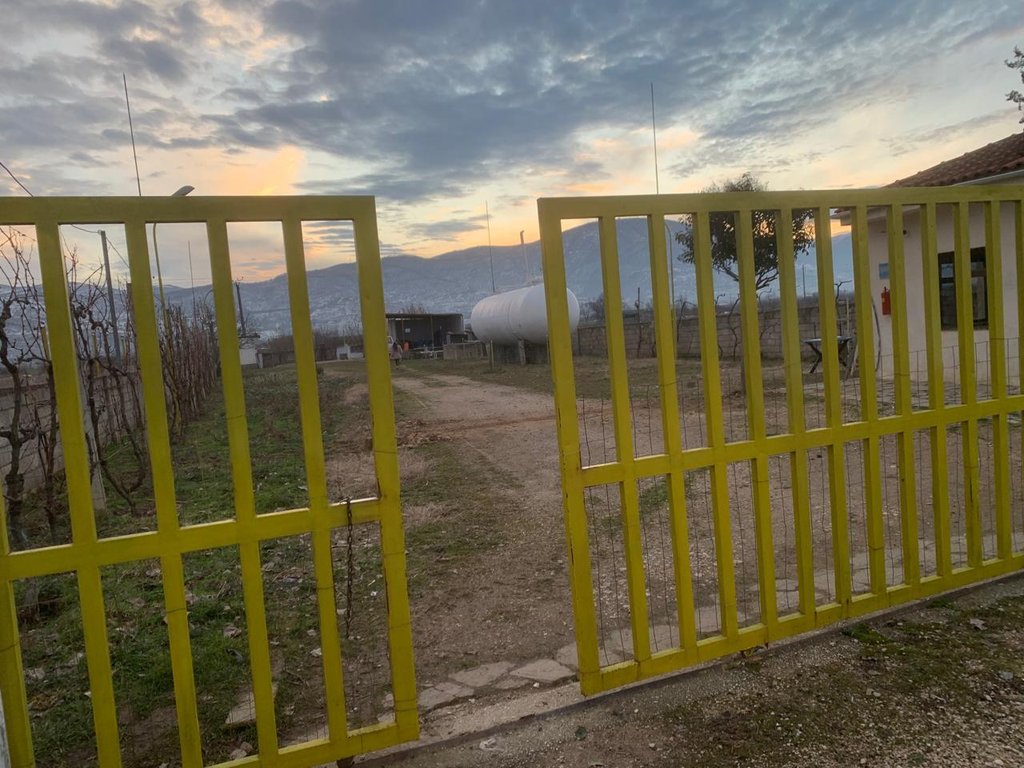 TRUALL ME SIPËRFAQE 1617 M² NË ZAGORÇAN, POGRADEC – MUNDËSI IDEALE INVESTIMI PËR BIZNES GAZI !!!