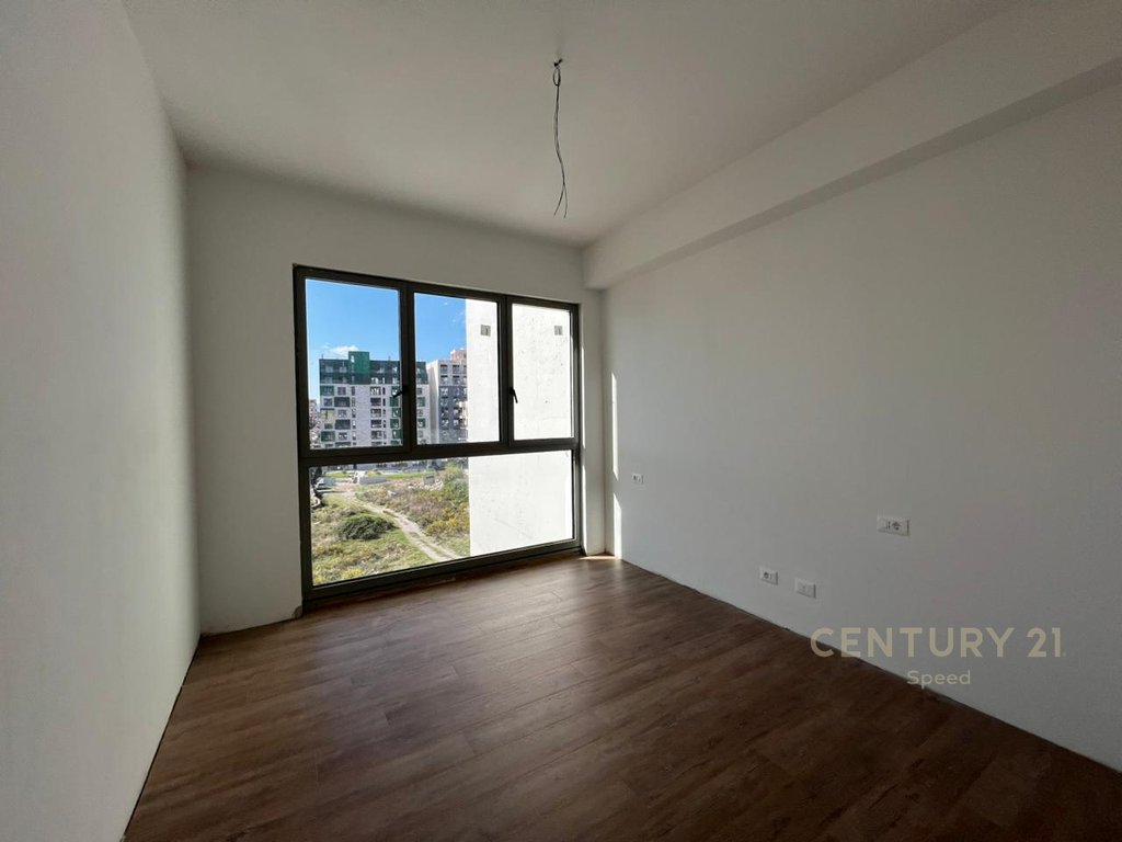 Ofrojme apartament 2+1+2 +2poste parkimi per qira tek Bulevardi i Ri!