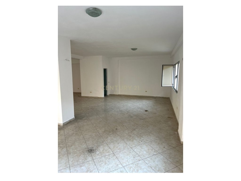 Ambient Komercial  Për Shitje në Plazh Rrota e Kuqe, Durrës - 150000€ | 103 m²