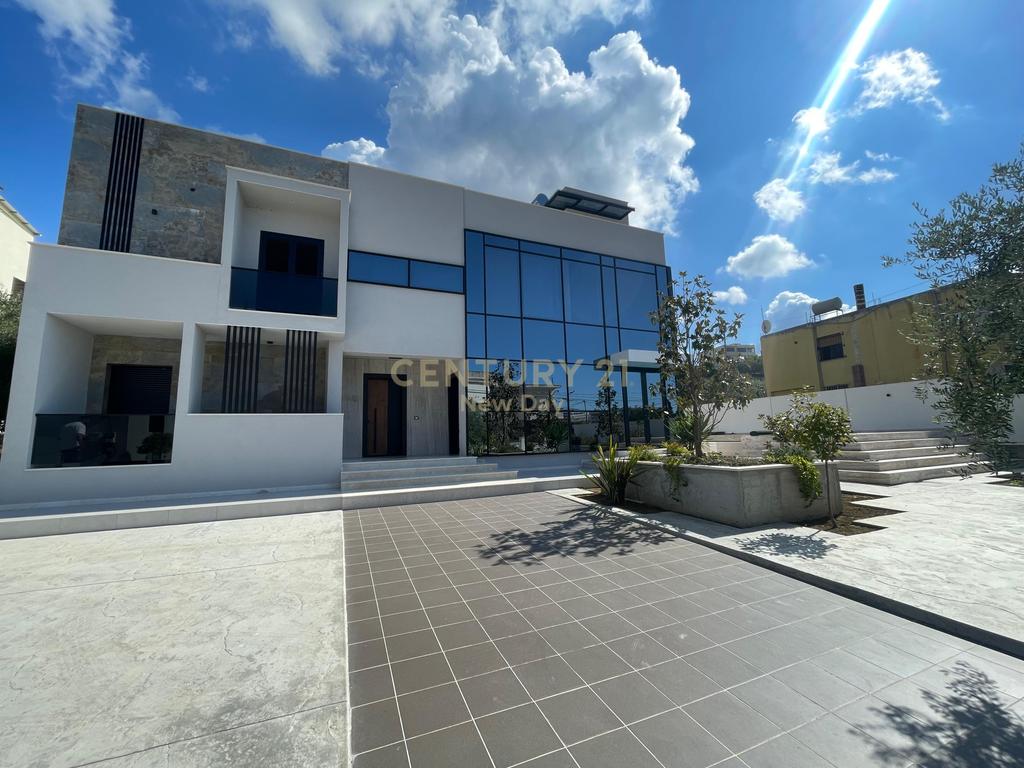 OFROJME PER SHITJE VILE TE NDARE NE 4 APARTAMENTE ME PISHINE, PRANE VILLA PASCUCCI!