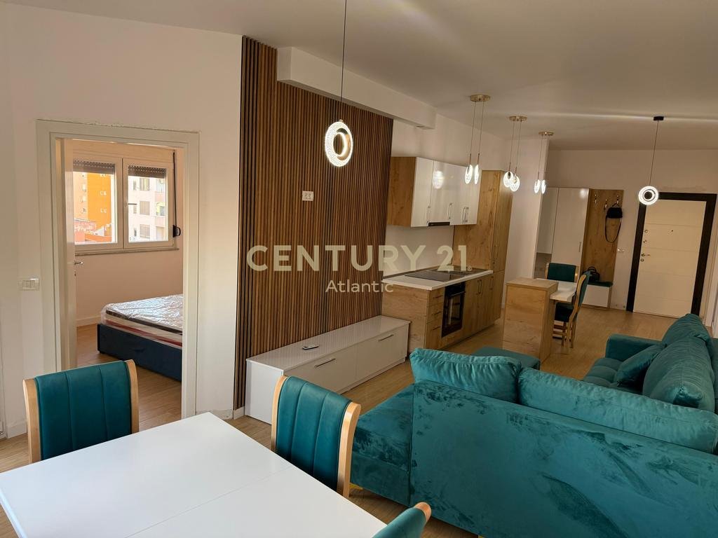 SHITET  APARTAMENT 2+1 NE PLAZH-ILIRIA!