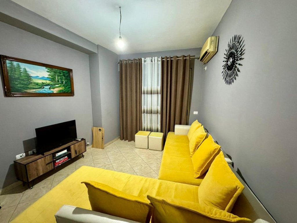 Apartament 1+1 per shitje ne zonen e Astirit.