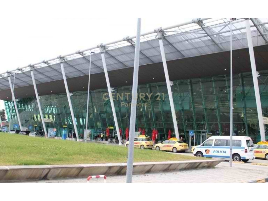 BAR-RESTORANT PËR SHITJE PRANË AEROPORTIT TË RINASIT