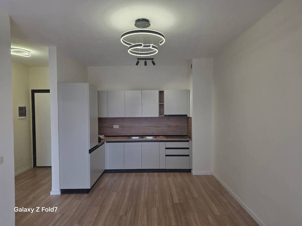JEPET ME QIRA AMBIENT PER ZYRA NË GOLDEN TOWER RESIDENCE!