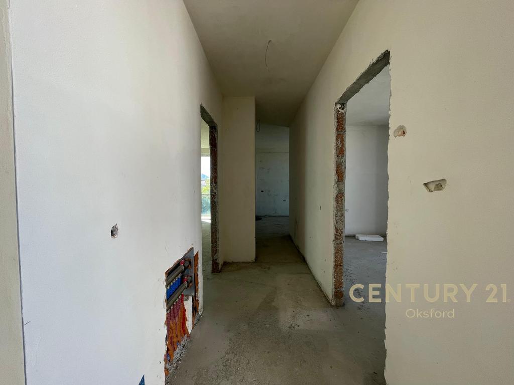 APARTAMENT PENTHOUSE  3+1+2 ME VERAND PER SHITJE TEK LIQENI I FARKES