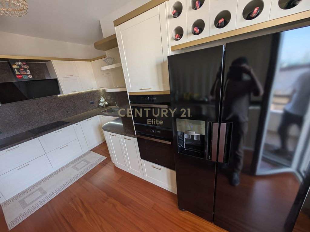 SHITET APARTAMENT 2+1+2 TEK KOPSHTI ZOOLOGJIK