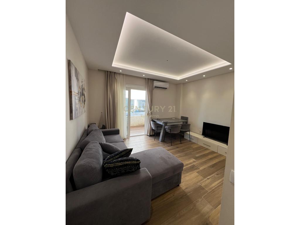 Shitet apartament 1+1 ne Qerret, 150 m larg detit!!
