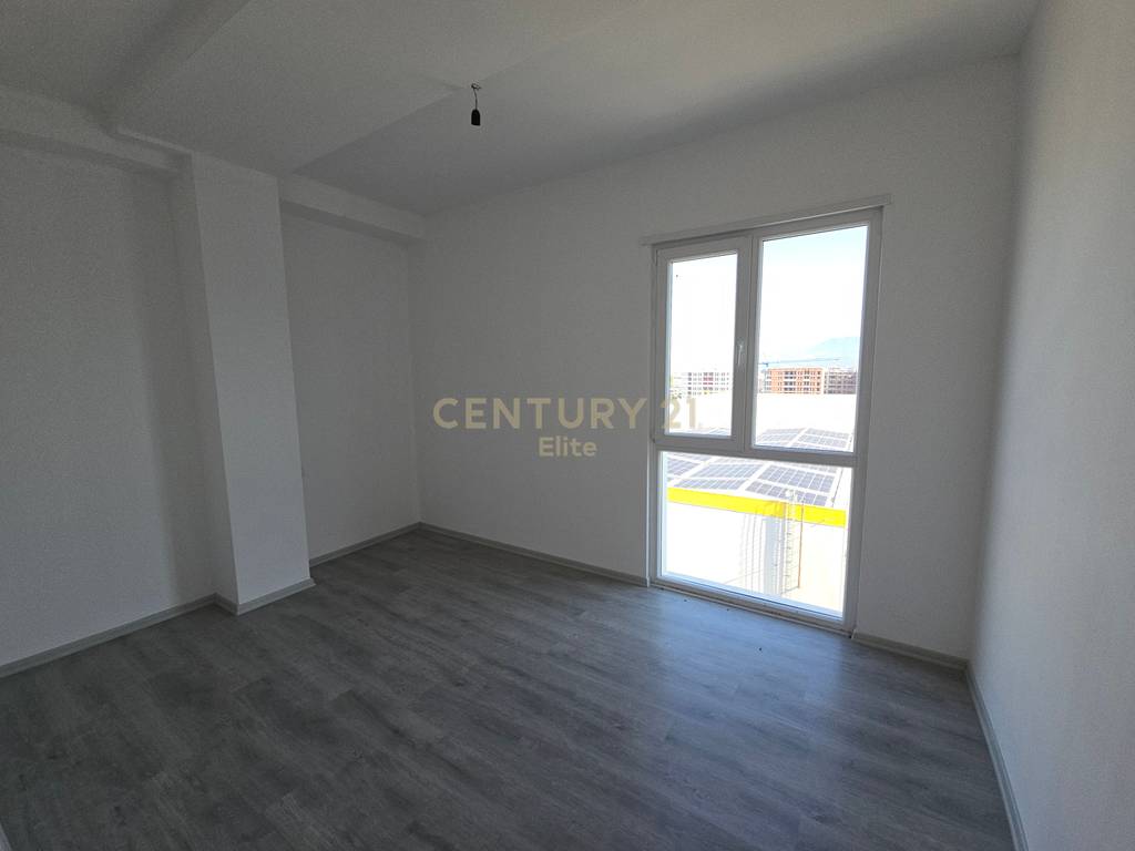 Shitet, Apartament 2+1+Post Parkimi, Univers City