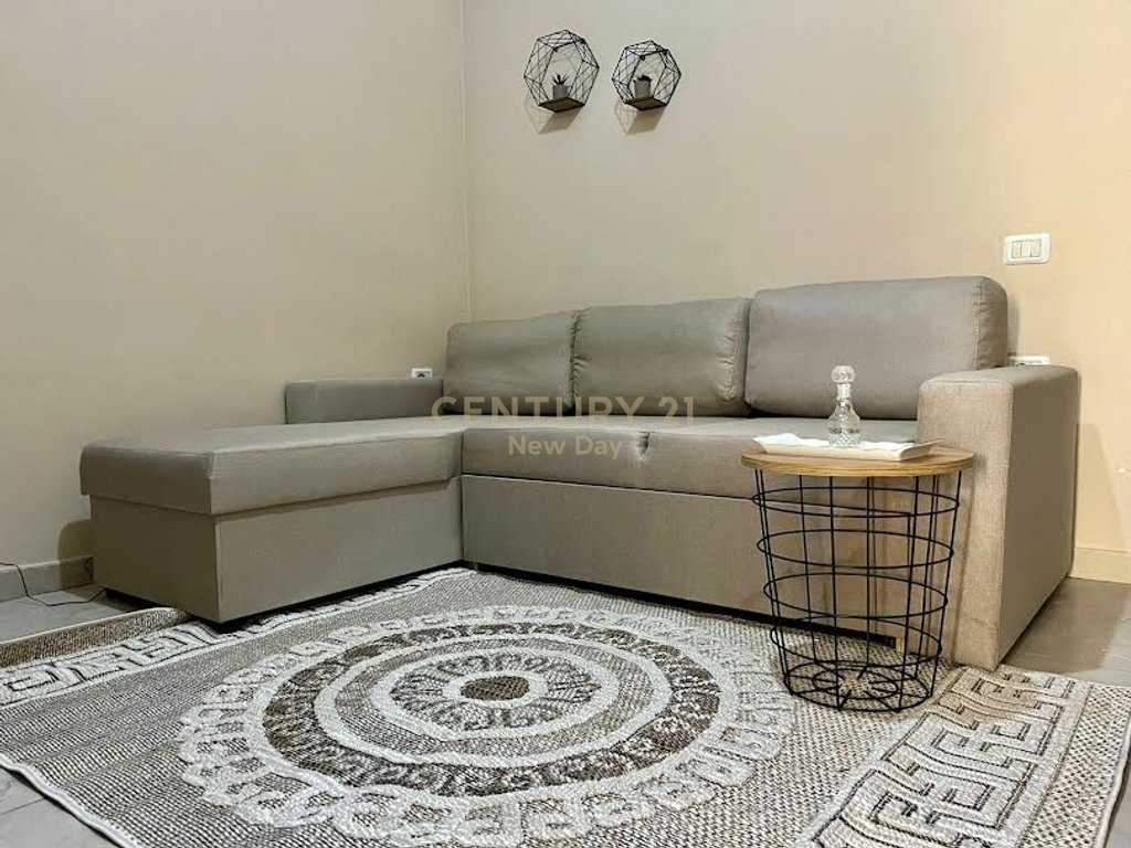 Shitet aktiviteti Booking per 4 apartamente