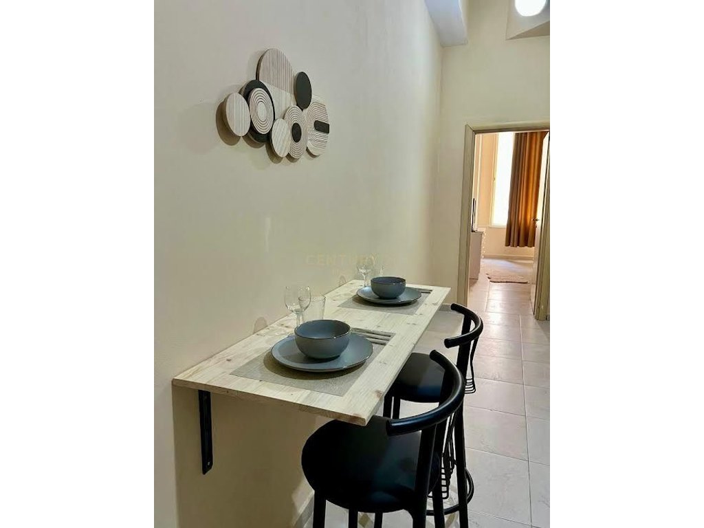 Shitet aktiviteti Booking per 4 apartamente