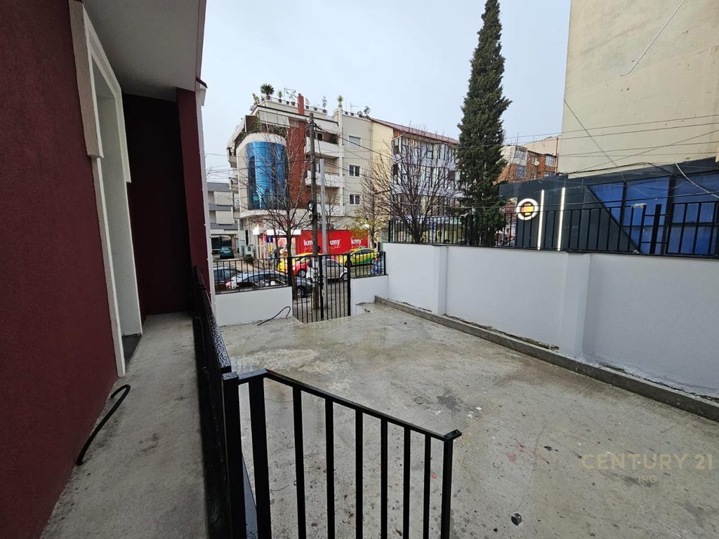 Objekt Multifunksional 250m2 te Rruga Bardhyl!