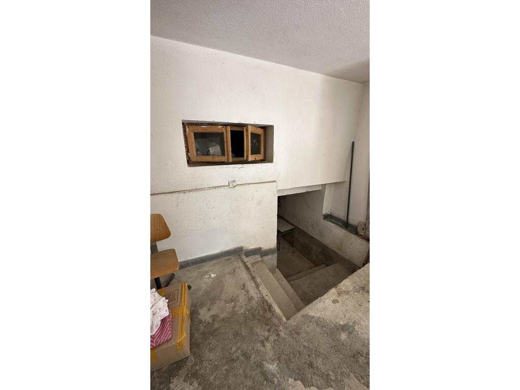 VILË 2-KATËSHE NË SHITJE NË POGRADEC – 7 DHOMA, GARAZH, 2 MINUTA NGA LIQENI!!!