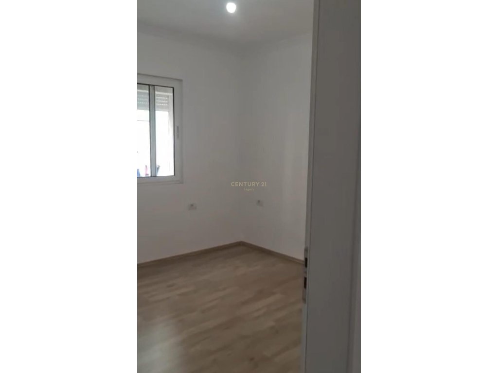 APARTAMENT 2+1 PER SHITJE ,TIRANA E RE