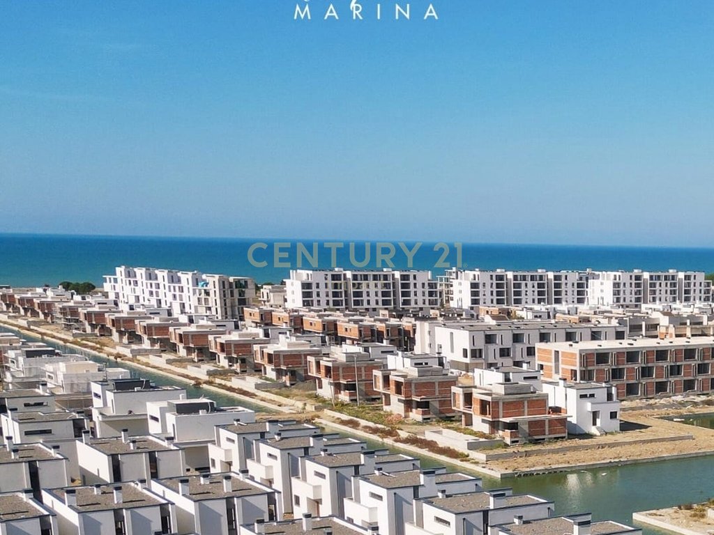 Apartament 2+1 me verande dhe post parkimi për shitje në Turquoise Marina!