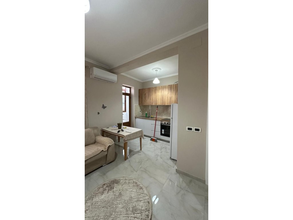 OKAZION, POGRADEC APARTAMENT 1+1 NE SHITJE ME ÇMIM TË DISKUTUESHMËM !!!!