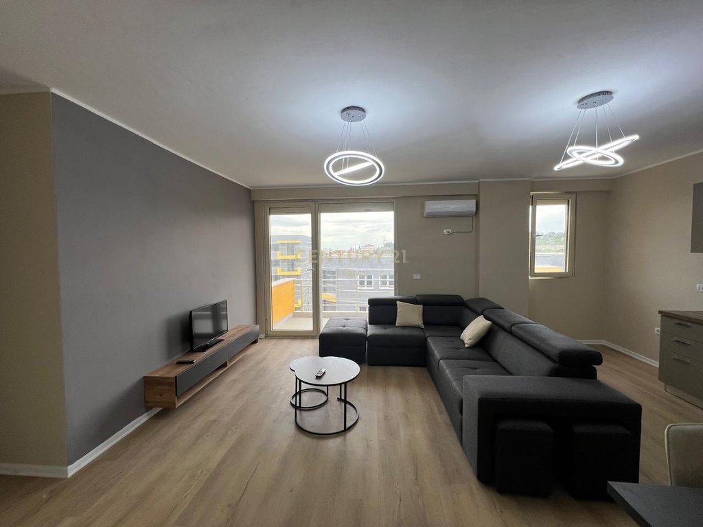 Apartament per Qira 2+1+2+ post parkimi tek pallatet e Tom Doshit Shkoze