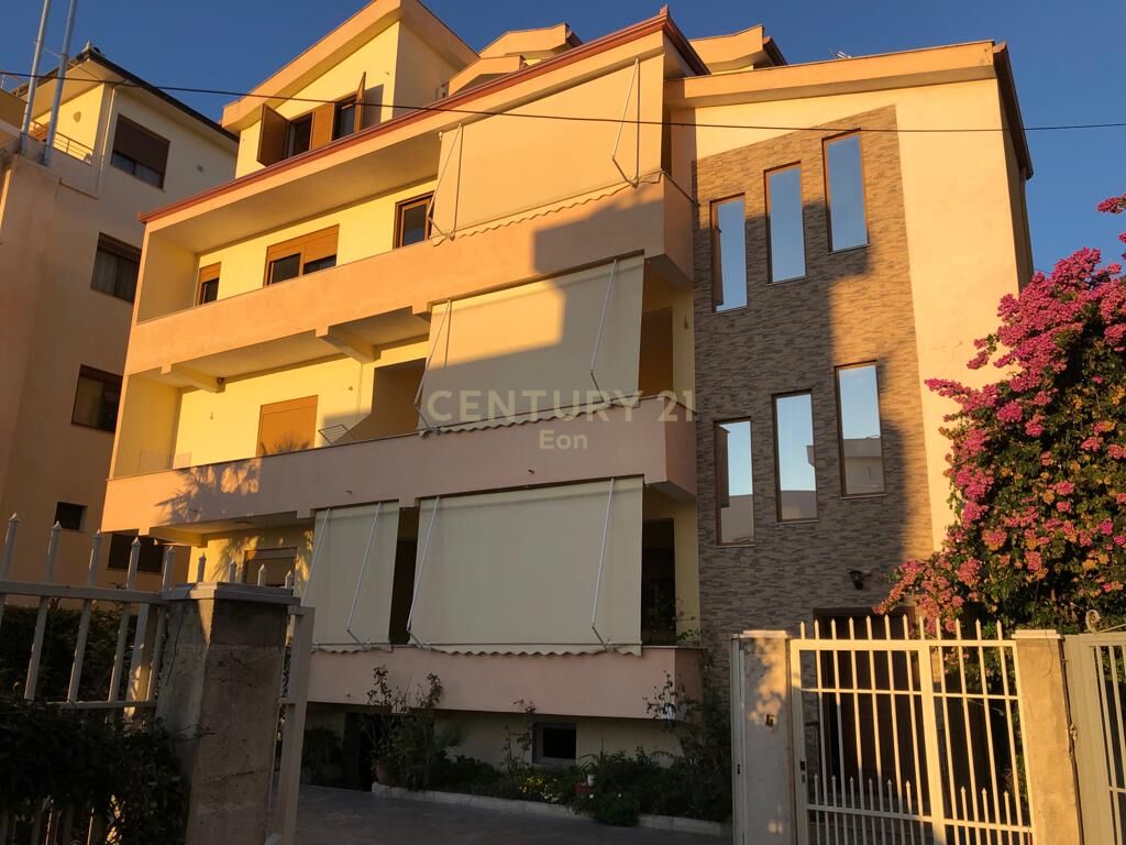 SHITEN 4 APARTAMENTE PJESE TE NJE VILE MUNDESI KTHIMI NE HOTEL NE PLEPA DURRES