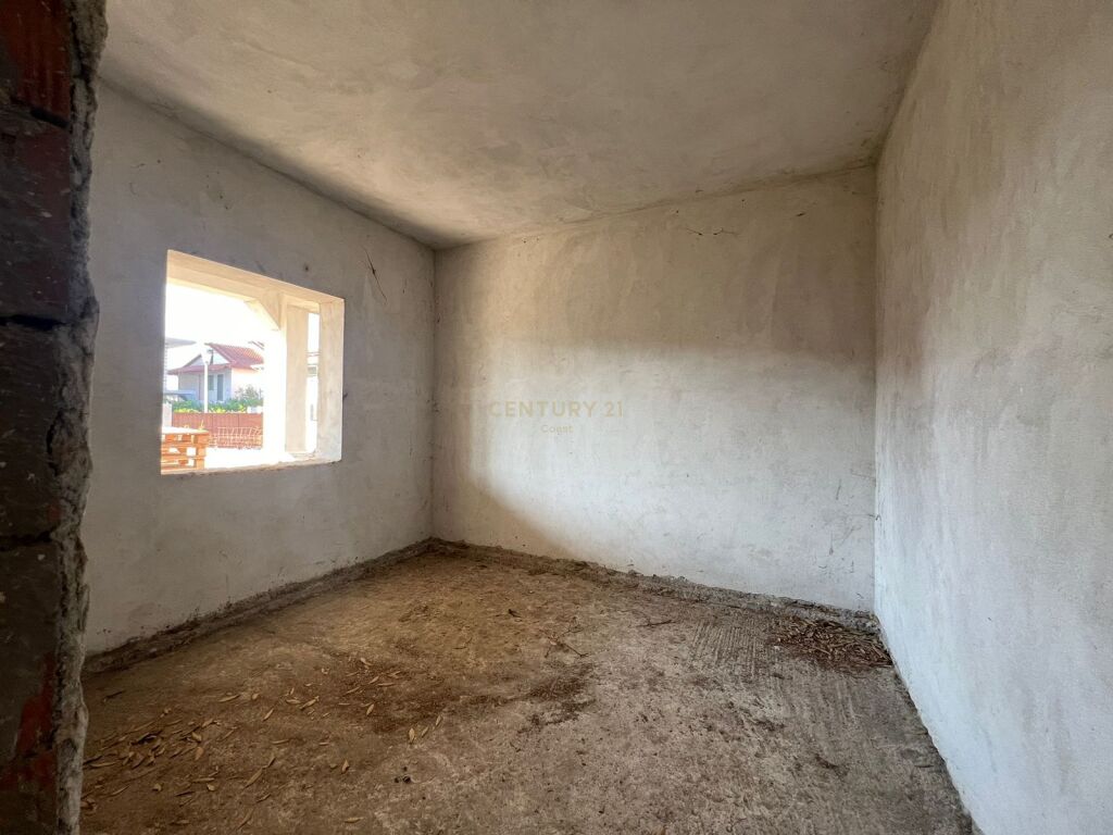SHESIM VILË DY-KATËSHE TEK ISH FUSHA E DRUVE, NË VLORË.