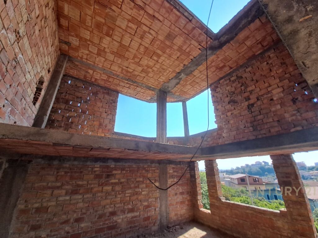 Ndërtesë 4 kateshe Për Shitje në Lagjen 10, Durrës - 335,000€ | 274 m²