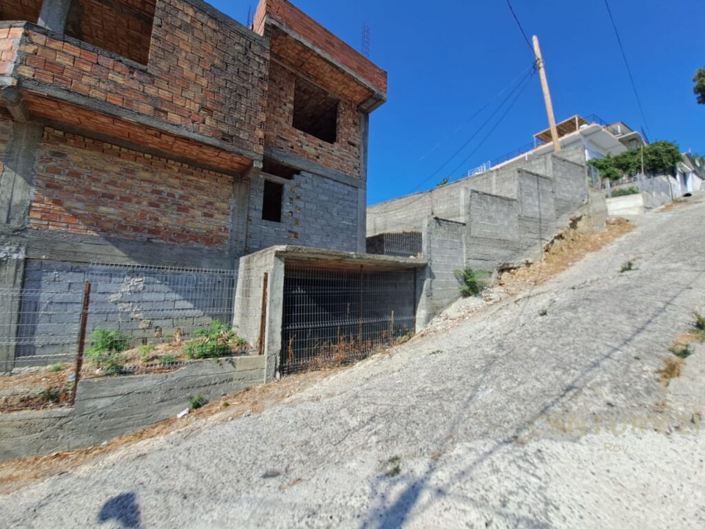 Ndërtesë 4 kateshe Për Shitje në Lagjen 10, Durrës - 335,000€ | 274 m²
