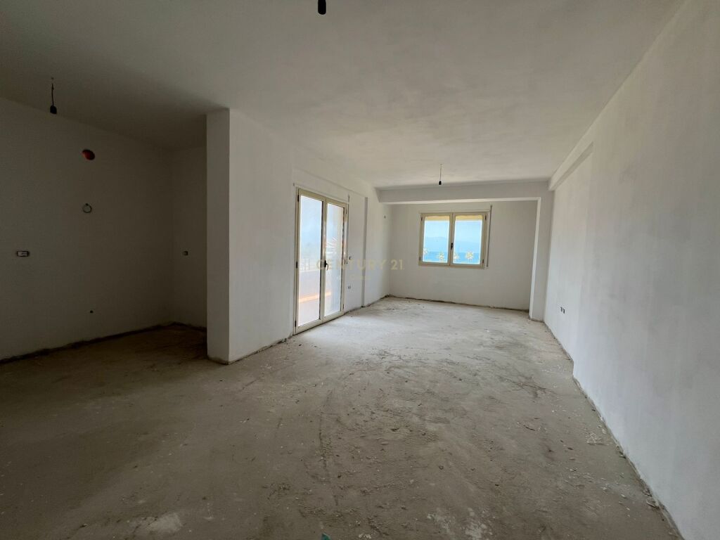 SHESIM APARTAMENT 2+1  ME PAMJE NGA DETI NE LUNGOMARE, VLORE!!
