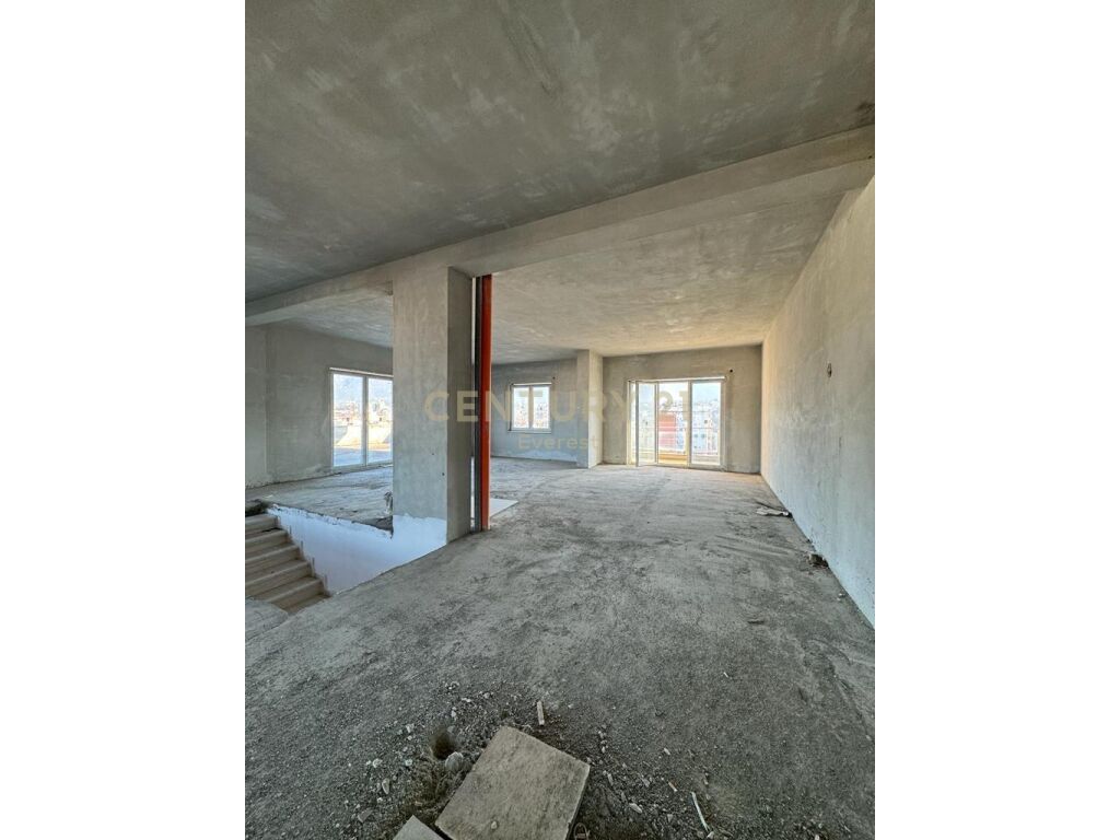 RRUGA E ELBASANIT, SHESIM APARTAMENT OPEN SPACE ME VERANDE