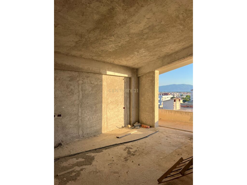 Objekt 4-Katësh për Banim ose Biznes – Rruga Demokracia, Vlorë
