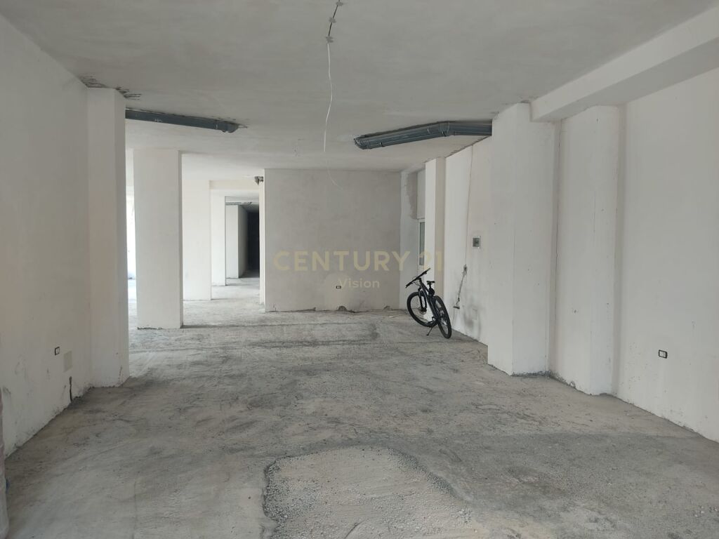 Biznes për shitje afër Rrugës së Gjanë, Shkodër -  265 m²
