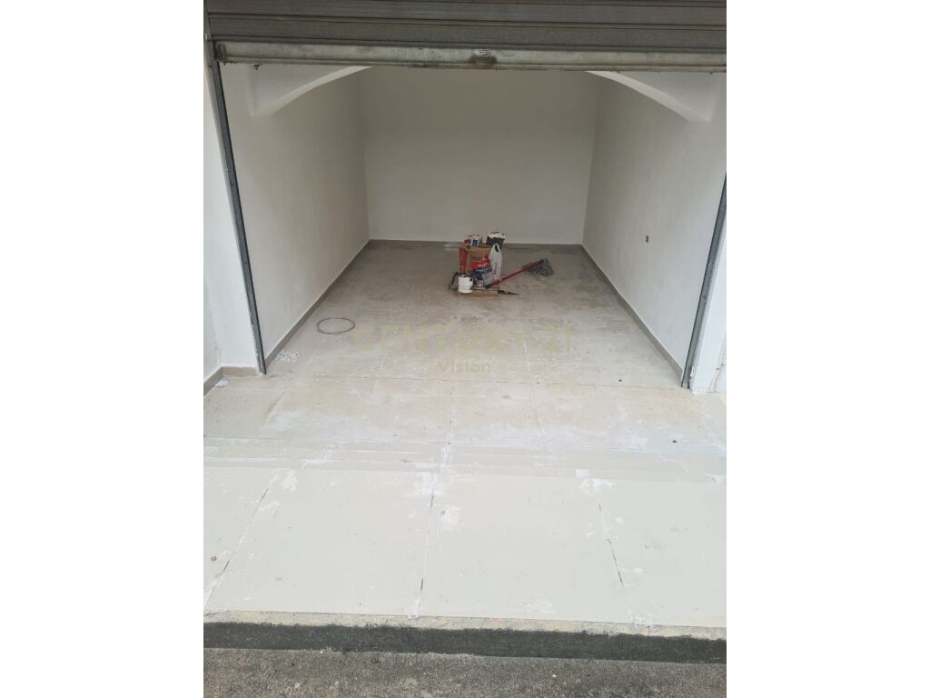 Ambient biznesi për shitje ose për qira në Laprakë, Tiranë | 21.68 m²