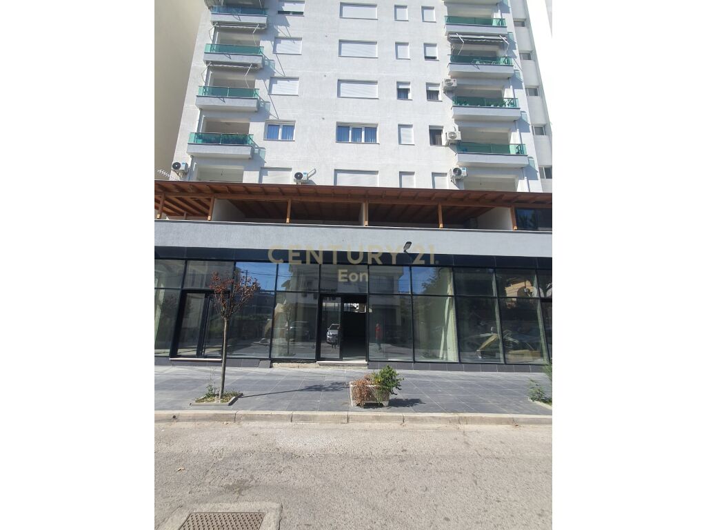 Pronë Komerciale Për Qira në Plazh, Durrës | 136 m²