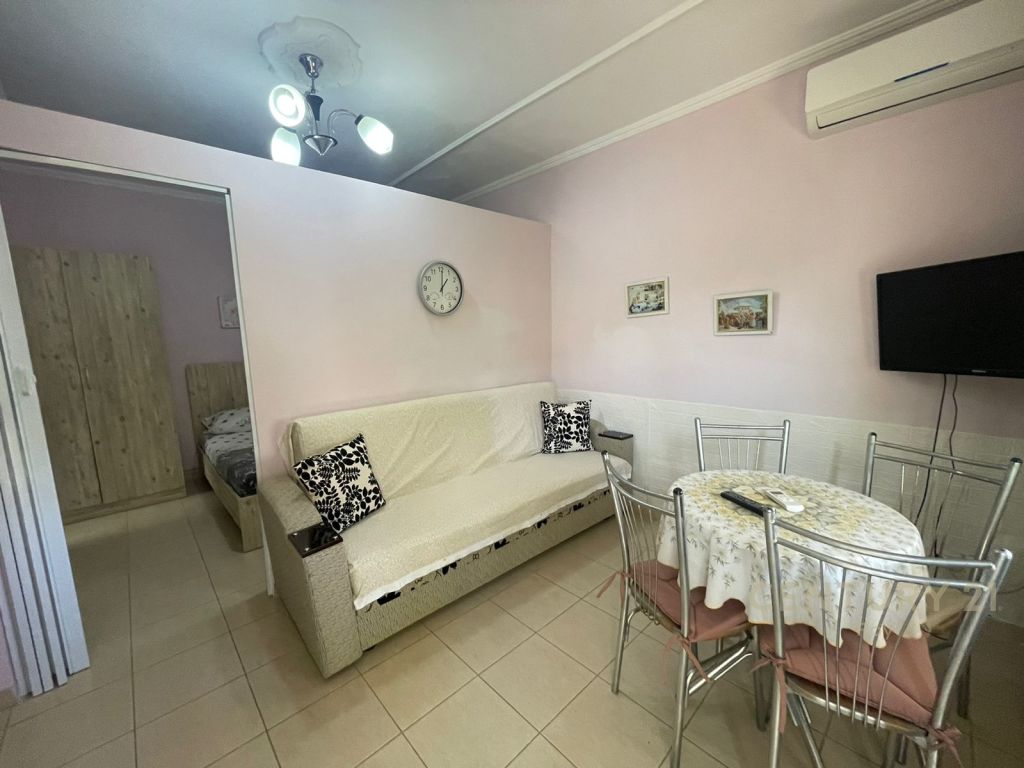 SHITEN 4 APARTAMENTE 1+1 ME OBORR TEK MALI I ROBIT !