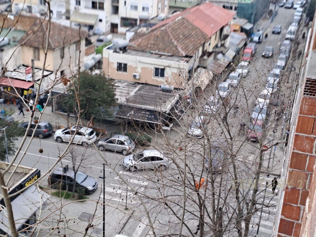 SHITET APARTAMENT 2+1+2 NE QENDER TE DURRESIT !