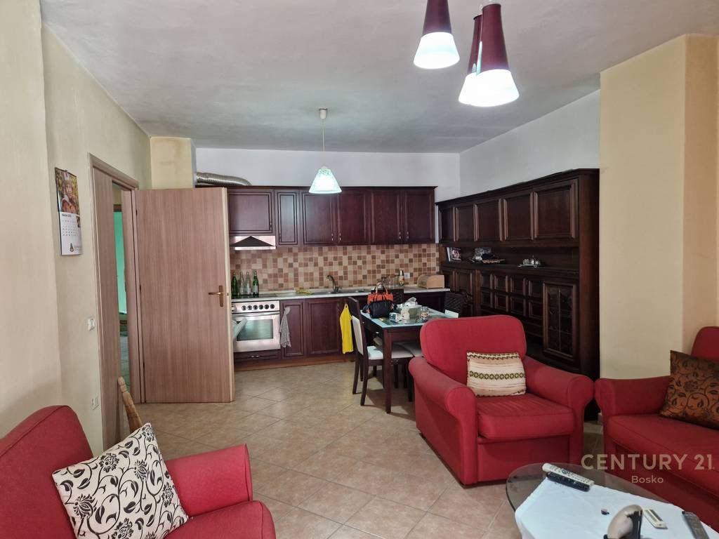 Shitet apartament 2+1 në Yzberisht‼️
