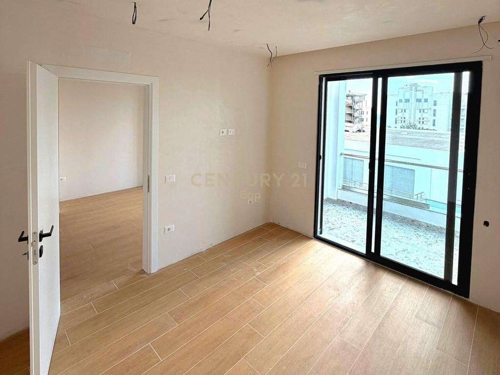 Apartament 1+1 me Pamje Deti 50 metra nga Deti në Golem !