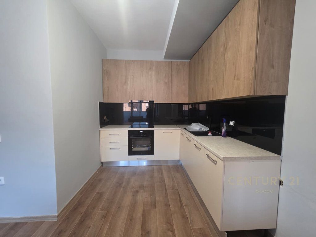 APARTAMENT 2+1 ME QIRA – SHKOLLA E BASHKUAR