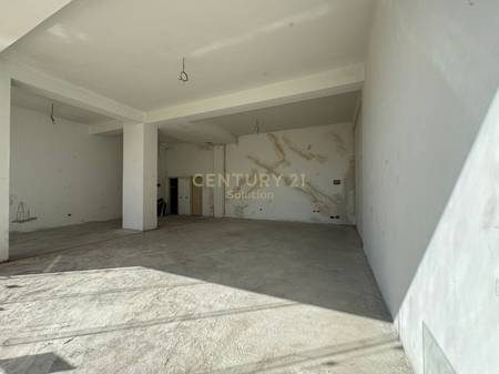 SHITET AMBIENT BIZNESI NË ASTIR