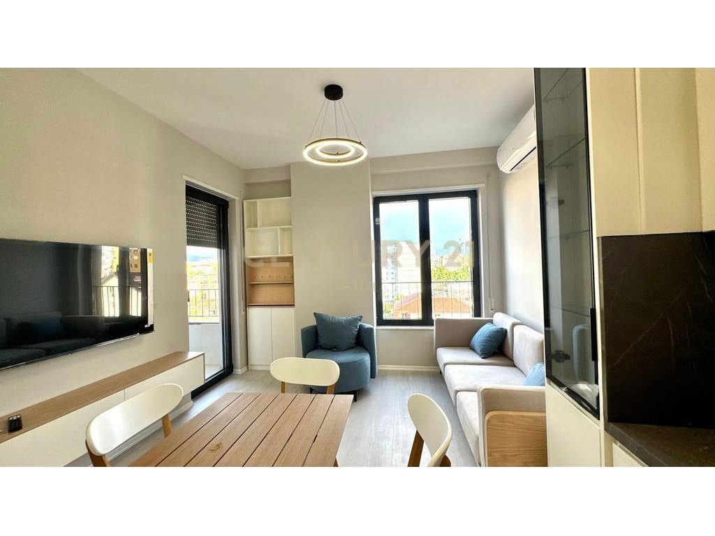Jepet me qira apartament 1+1 në rrugën Karl Gega, pranë ish Stacionit të Trenit!
