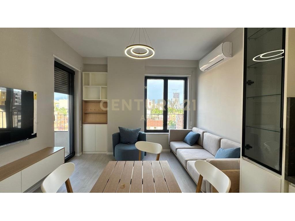 Jepet me qira apartament 1+1 në rrugën Karl Gega, pranë ish Stacionit të Trenit!