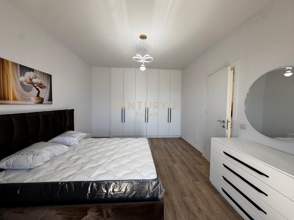 JAPIM ME QERA APARTAMENT 2+1 TE PABANUAR ME PARE TEK UNIVERS CITY!